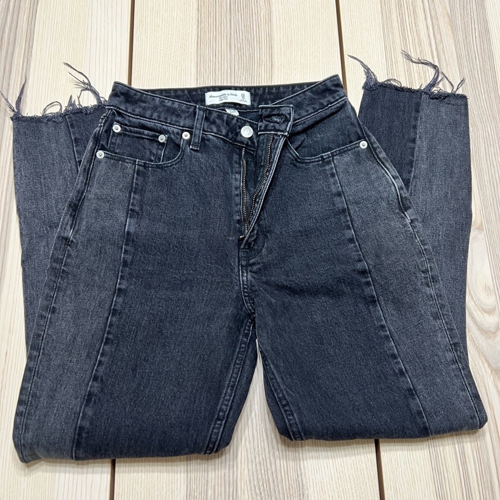 Abercrombie & Fitch Mom High Rise Jeans